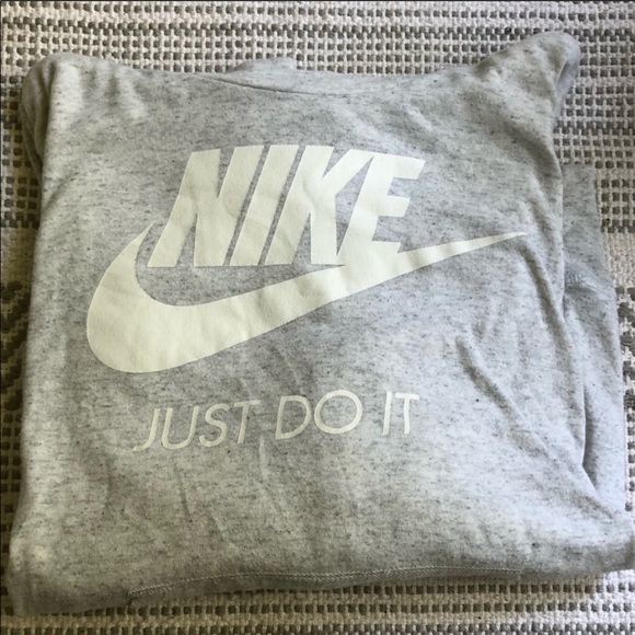 Nike Tops - Nike Sweatshirt
